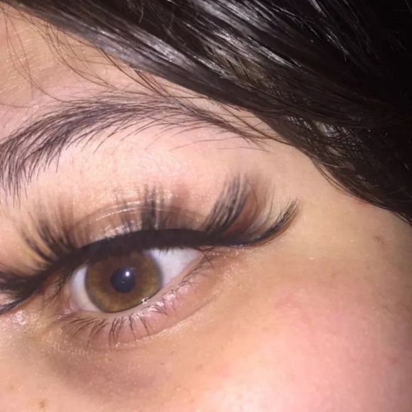 Selena Mink Lashes - Picture 4 of 8